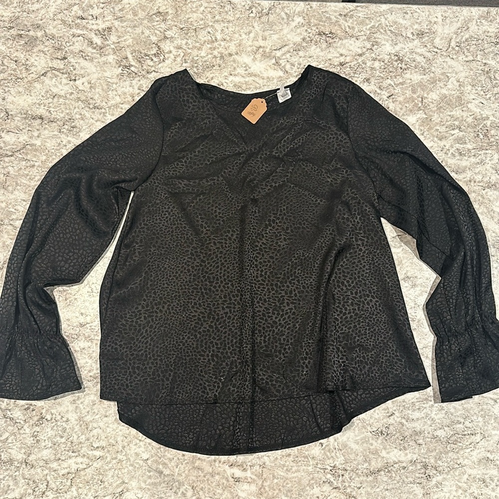 Local boutique black shirt, size medium NWT.